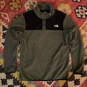 The North Face Women’s Fleece Snap Medium